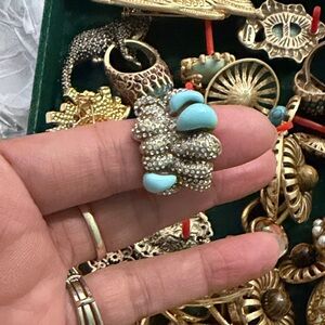 Elegant Gold and Turquoise Women's Ring